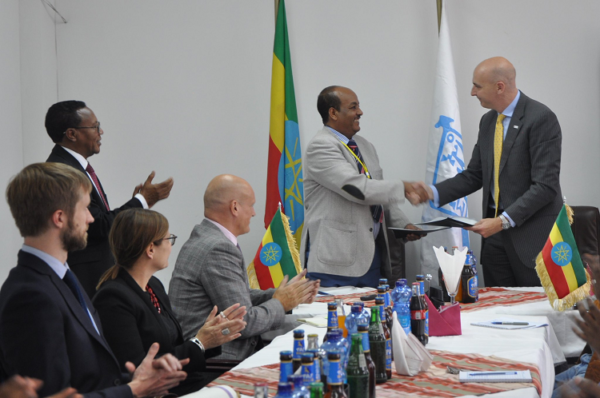 Fergus Drake shakes hands with Mengistu Yitbarek